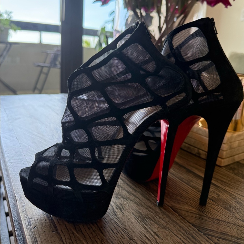 Christian Louboutin 38.5
